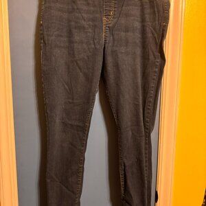 LEVI PULL ON SKINNY PANTS